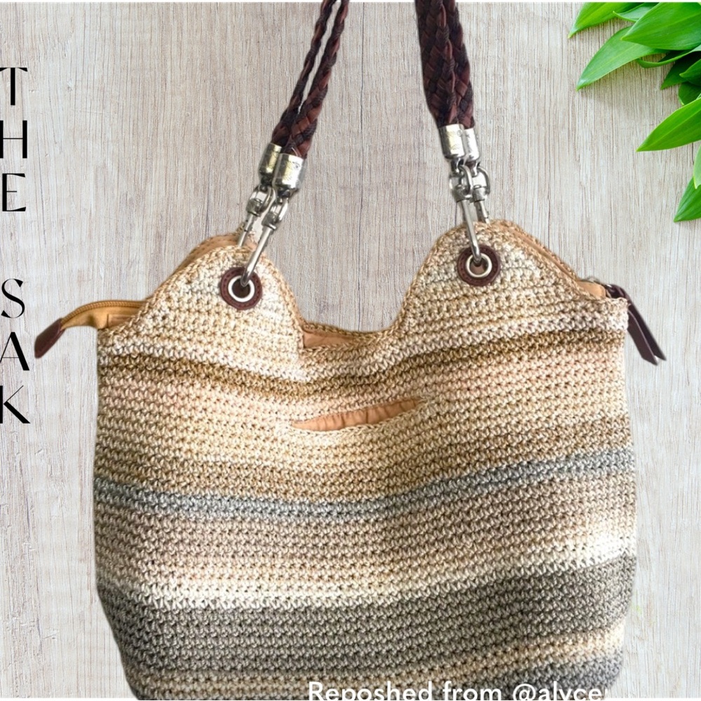 The SAK shoulder bag with Leather Strap